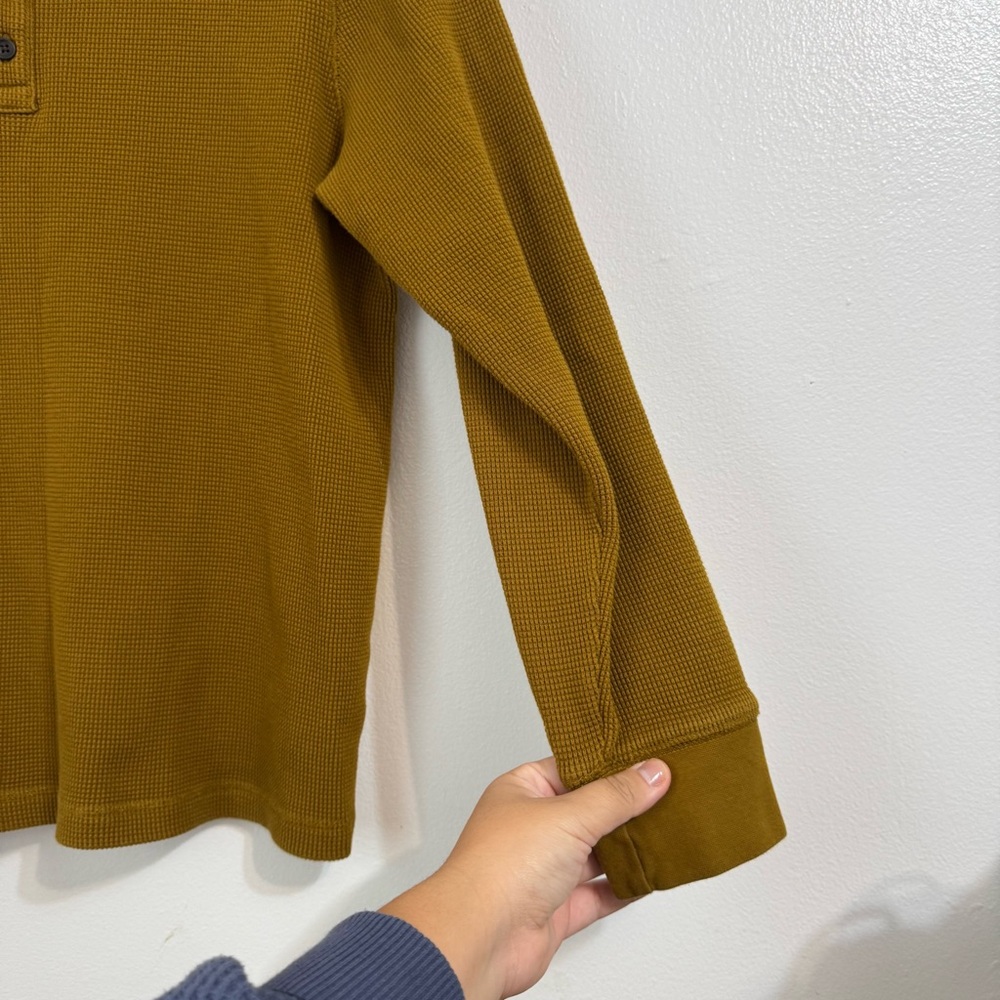 Everlane Men's Organic Cotton Golden Waffle Henley Long-Sleeve Shirt Top - Picture 4 of 7